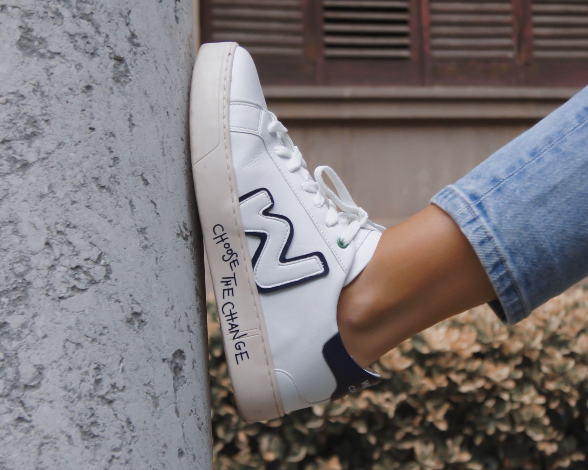 the perfect sustainable sneaker by COMOVITA x Womsh white and made with appleskin leather