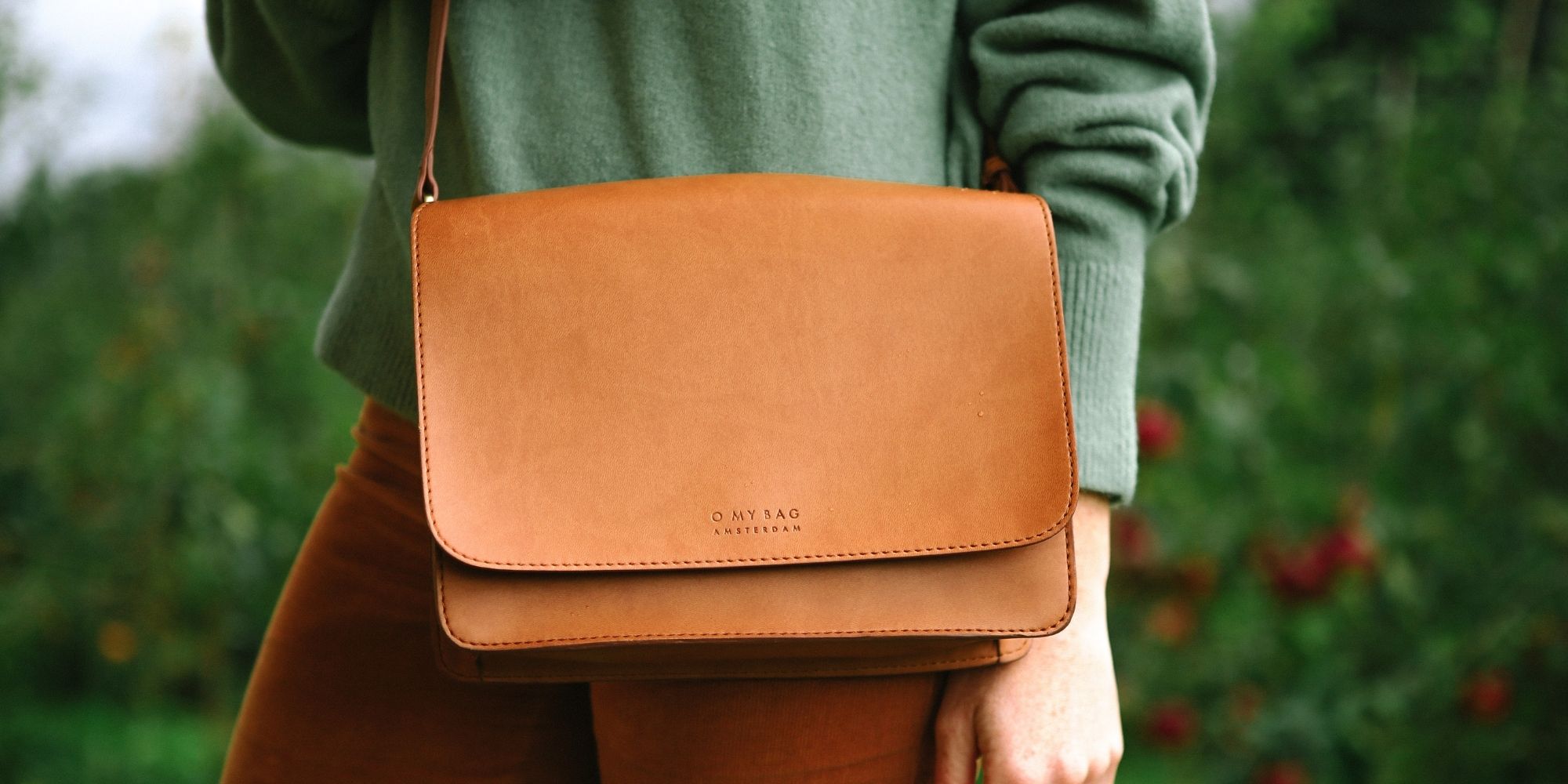 A brown apple leather handbag ethically made vegan by O My Bag.